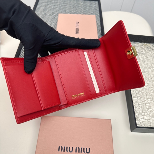 超激安ブランド財布偽物素材ディテール